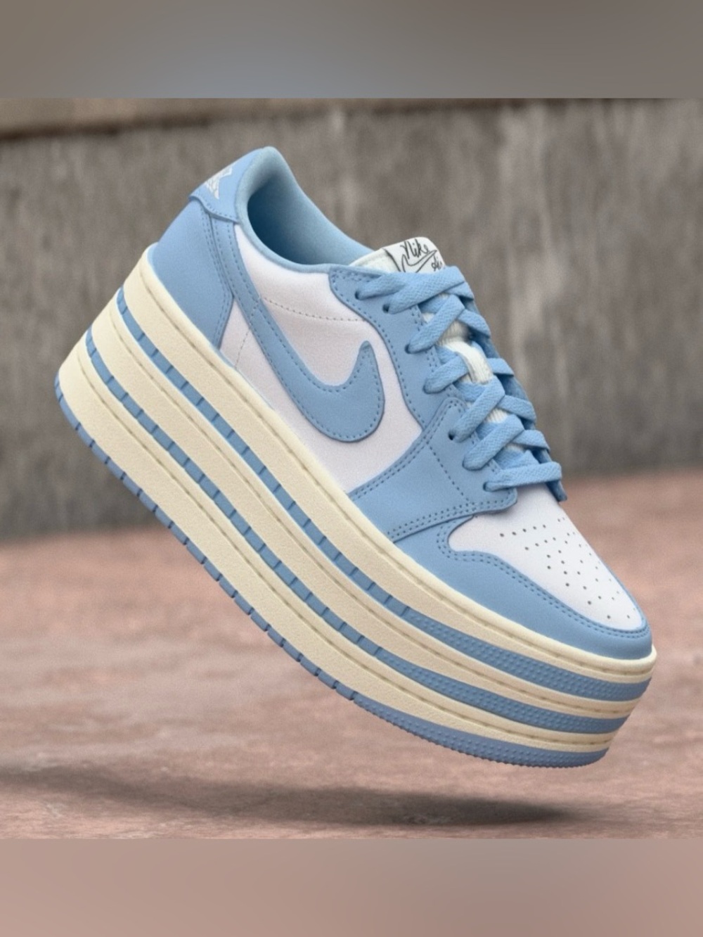 Nike Air Jordan 1 Women's Triple Stack sneakers - Picture 4 of 16
